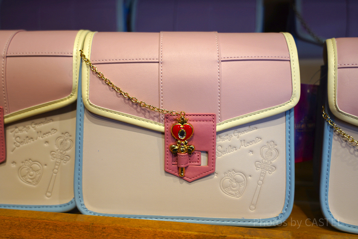 ユニバ ショルダーバッグ セーラームーン usj Amazon.co.jp: USJ 限定 セーラームーン ショルダーバッグ : ファッション