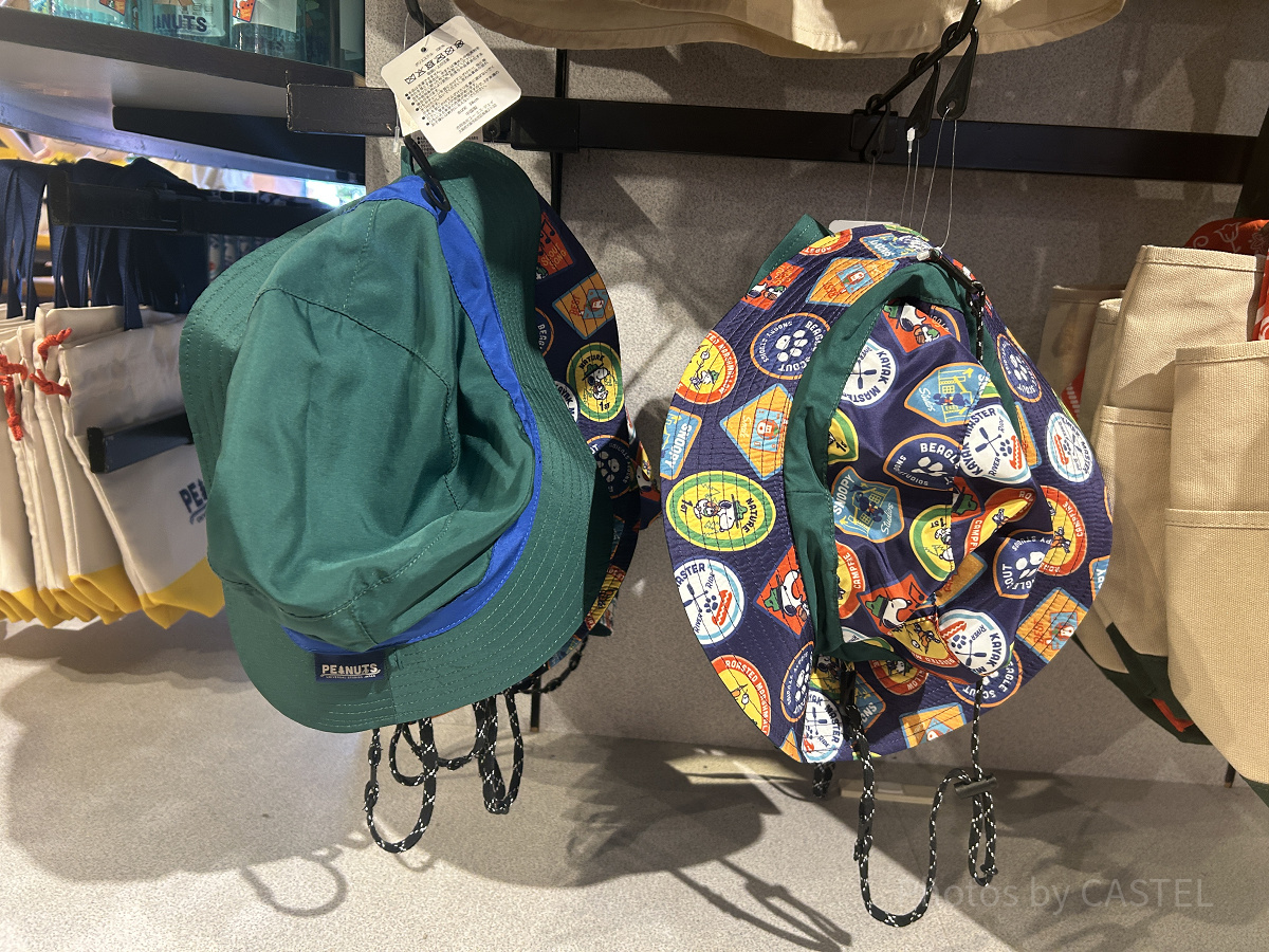 スヌーピーのリバーシブルバケットハット