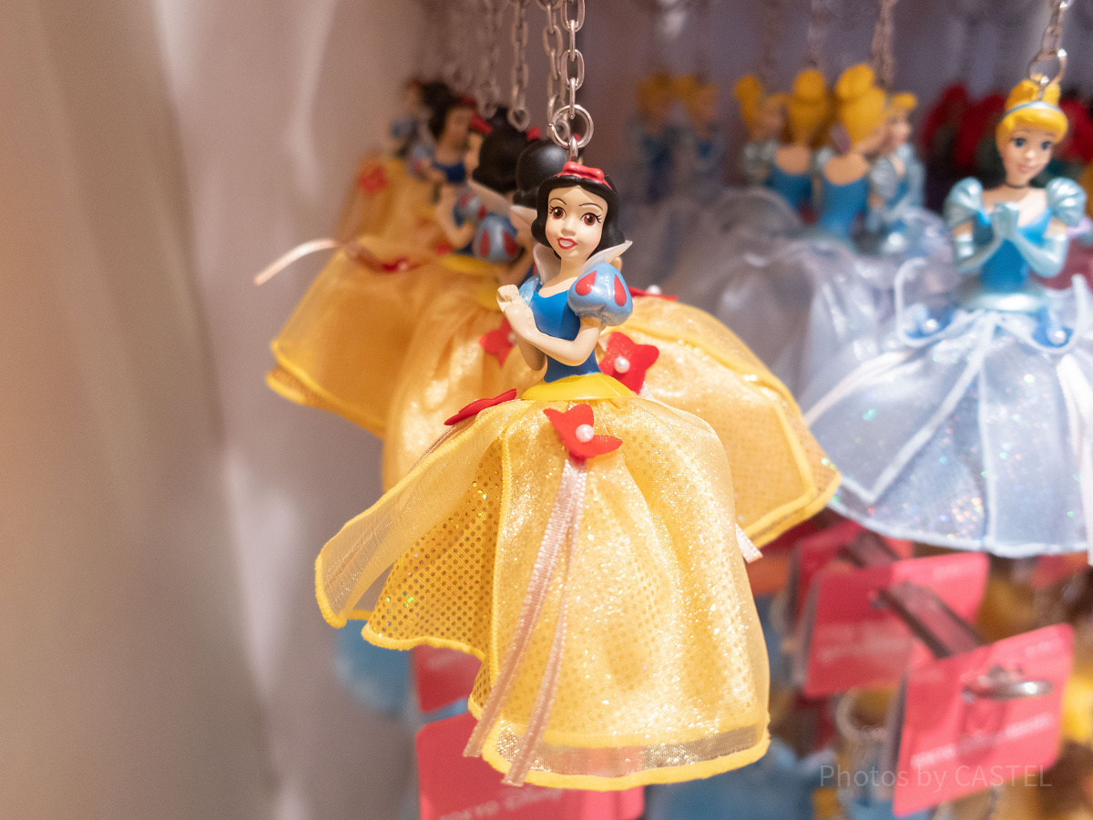 白雪姫フィギュアキーホルダー| キャステル | CASTEL ディズニー情報