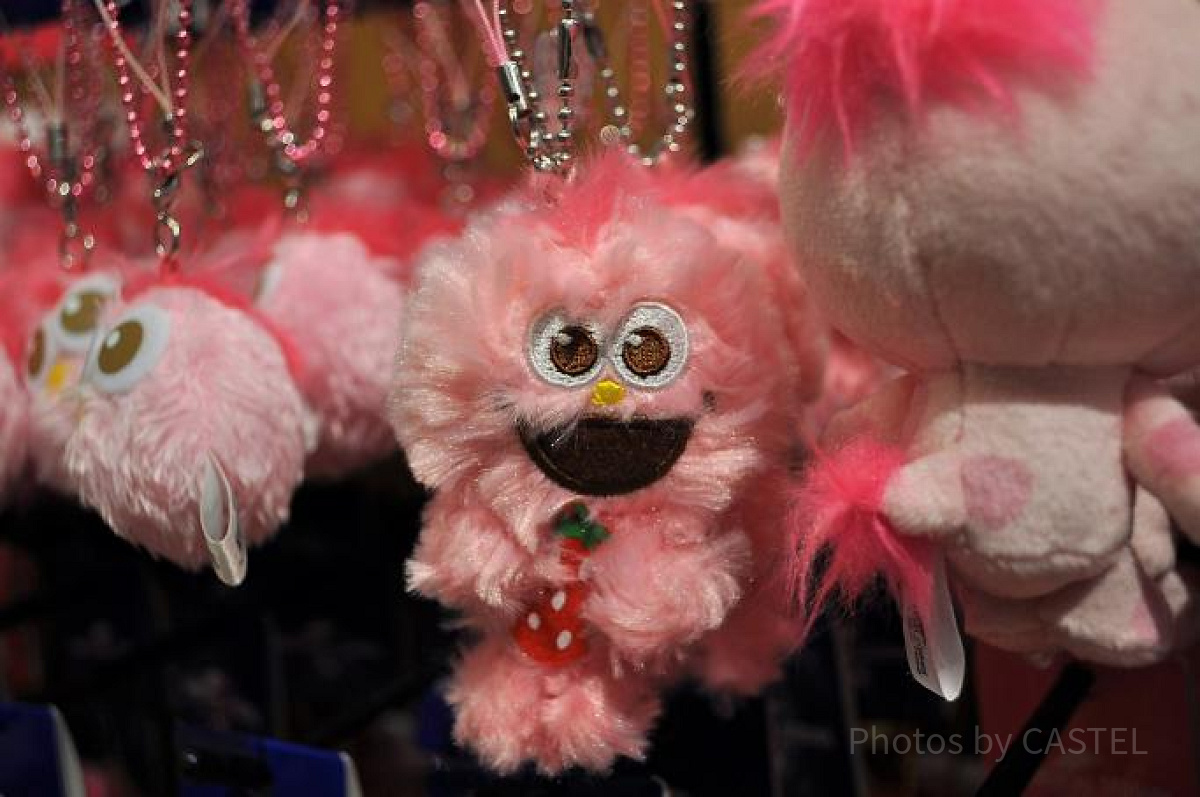 イチゴともふもふモッピーのぬいぐるみキーチェーン| キャステル