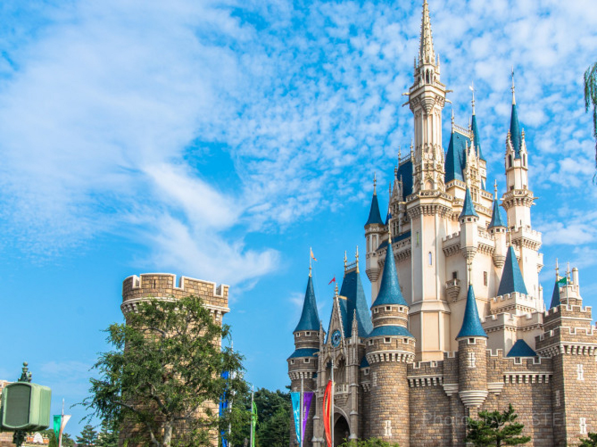 ディズニーランドのシンボル・シンデレラ城| キャステル | CASTEL