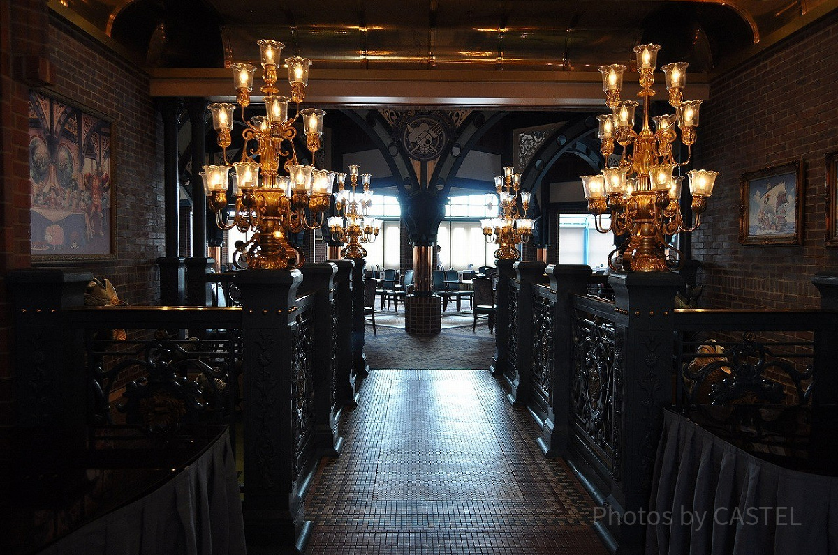 ロンバーズ・ランディングの店内は照明が美しい