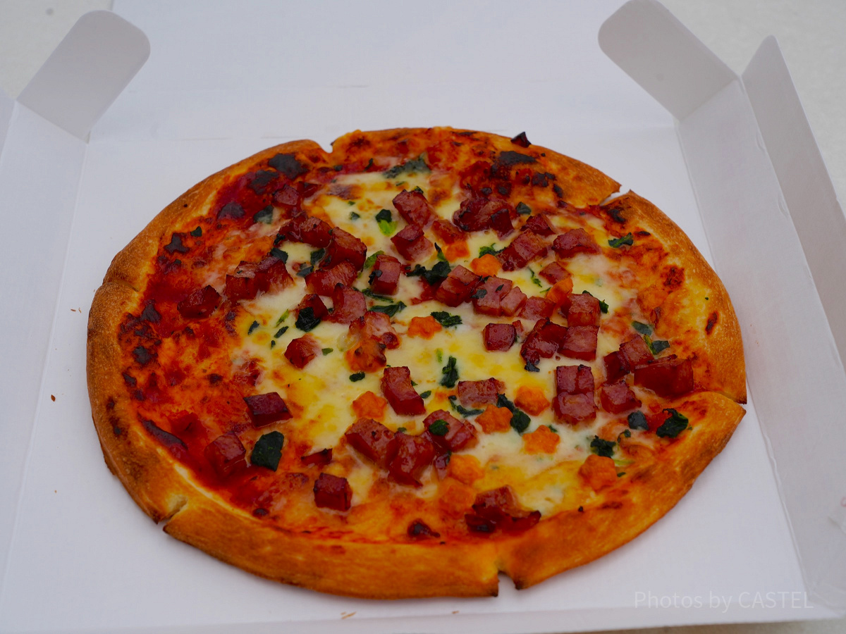 唯一のピザはサラミとソーセージのピザ☆