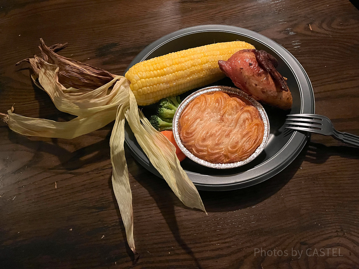 三本の箒のメニュー：ロティサリー・スモークチキン＆シェパーズパイ