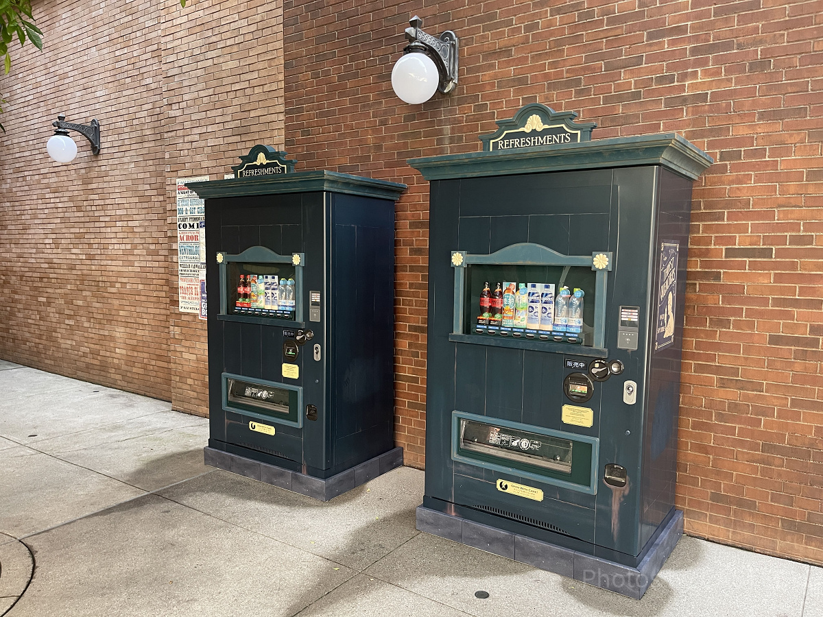 ブロードウェイ・ミュージックシアター横自販機