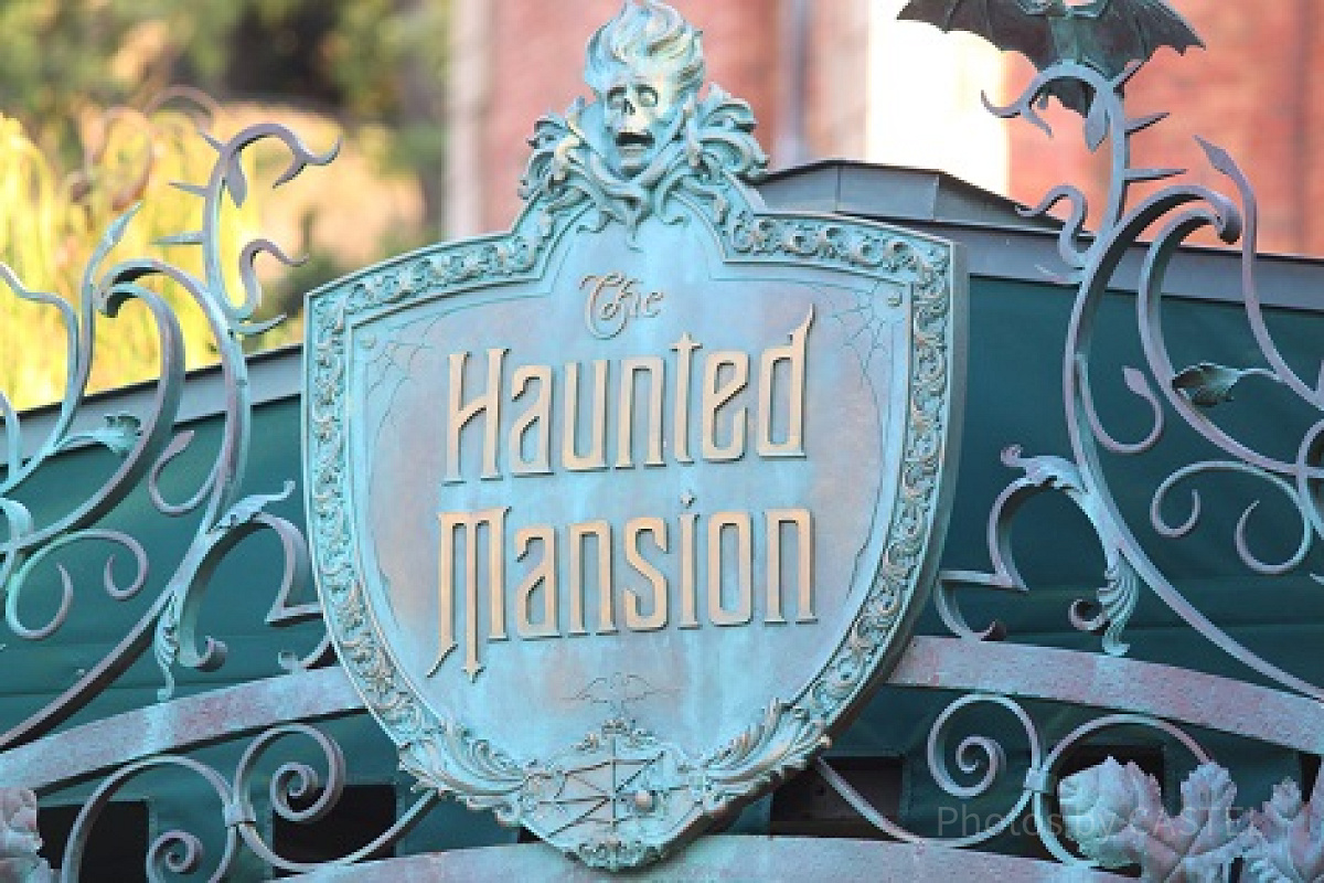 999人の幽霊が住むといわれている洋館ホーンテッド・マンション