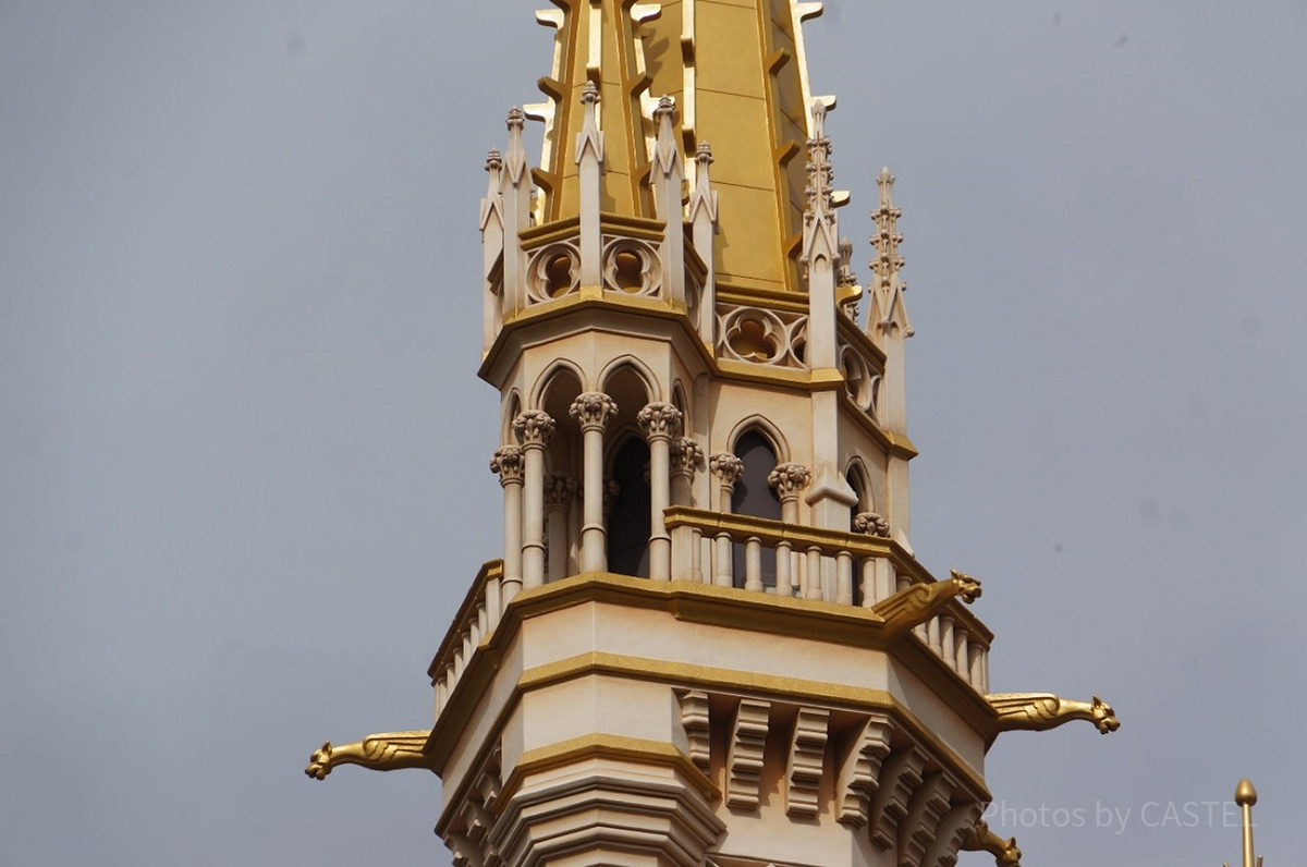一番高い塔が金色な理由
