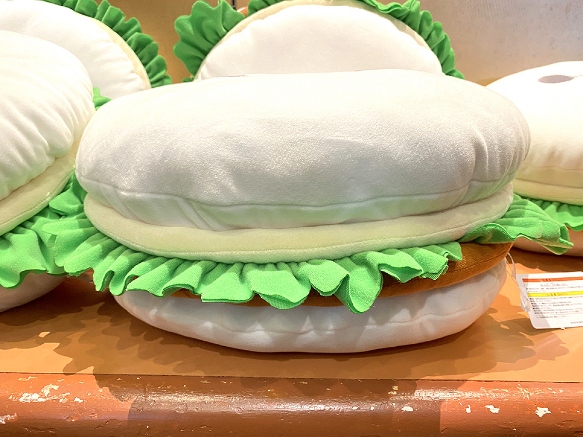 ベイマックスバーガーのクッション 横から見たところ キャステル Castel ディズニー情報