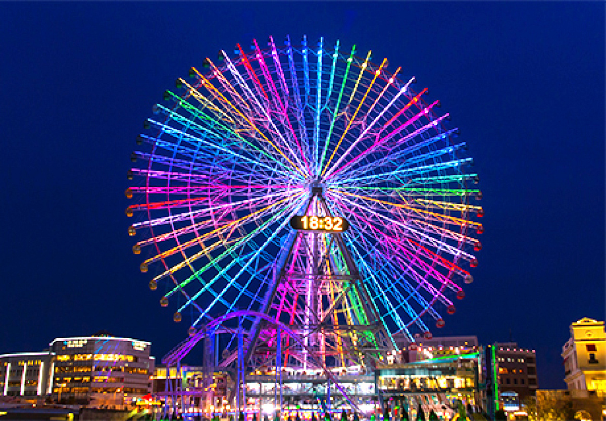 日が落ちるととても綺麗なコスモクロック21 キャステル Castel ディズニー情報 日が落ちるととても綺麗なコスモクロック21 キャステル Castel ディズニー情報