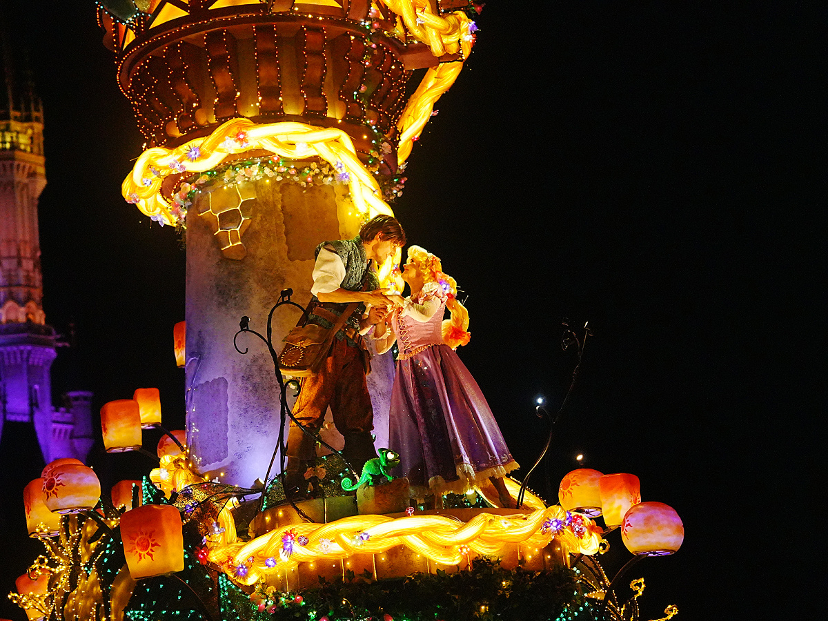 エレクトリカルパレードのフリン ライダーとラプンツェル キャステル Castel ディズニー情報