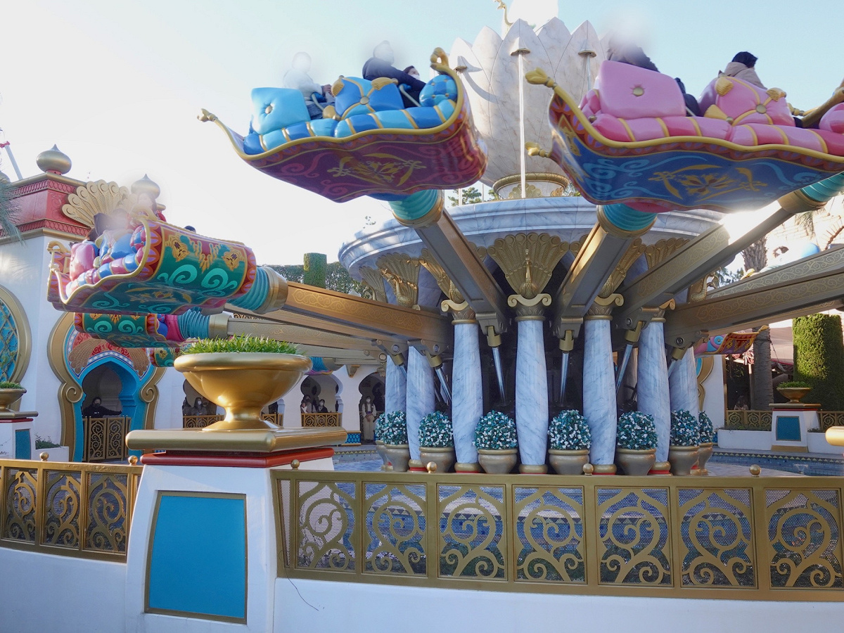 ジャスミンのフライングカーペット キャステル CASTEL ディズニー情報