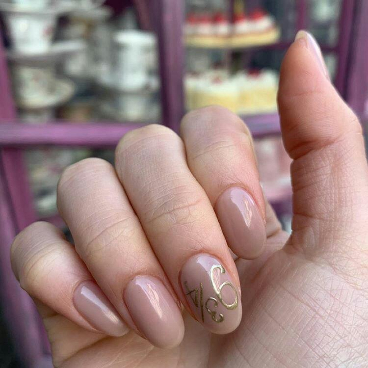 「ロンドンのキングズクロス駅の9と3／4線」ネイル キャステル CASTEL ディズニー情報