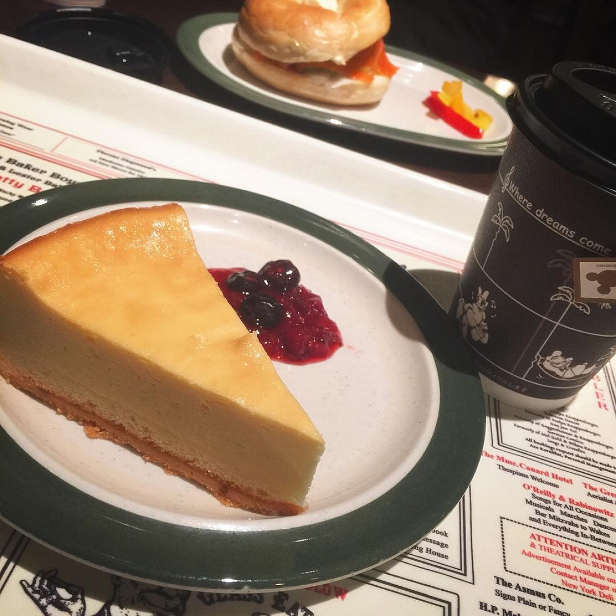 人気デザートのニューヨークチーズケーキ キャステル Castel ディズニー情報