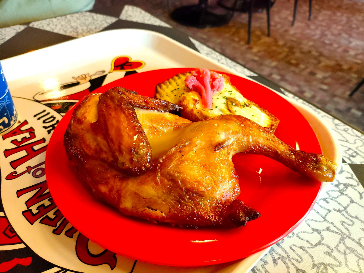 クイーン オブ ハートのバンケットホール ローストチキン キャステル Castel ディズニー情報