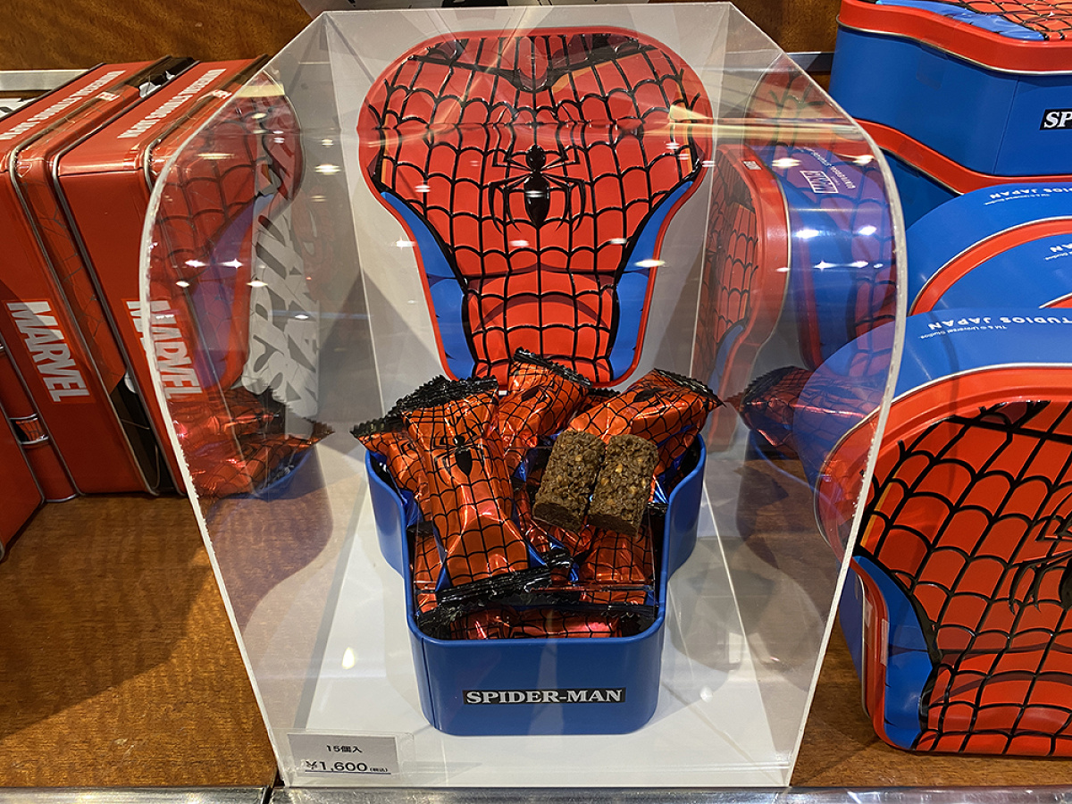 Usjスパイダーマングッズ クランチ缶 キャステル Castel ディズニー情報