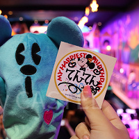 【ディズニー誕生日シール】特典たくさん!バースデーシールのもらい方&貼る場所は?