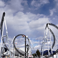 【富士急ハイランド】怖いアトラクションTOP12!ライド系絶叫マシンをランキング形式で紹介!