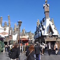 【USJ】オリバンダーの店で杖を選んでもらおう!オリバンダーに選ばれるコツは?待ち時間情報も!