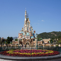 【2026】香港ディズニーの1日の回り方を4プラン解説!タイムテーブル付き攻略法◎アトラクション全制覇も可能!