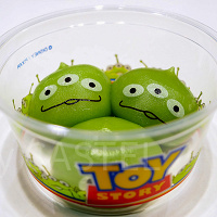 【リトルグリーンまん】販売場所は？ディズニーランド・シーの人気食べ歩きスイーツを解説