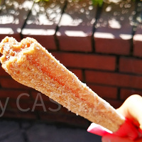 【2025年11月最新】ディズニーランドのチュロス全3種類の味・販売場所・値段まとめ!期間限定の味も!