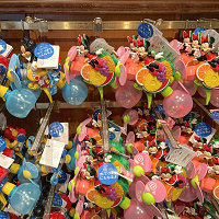 【2026夏】ディズニーランドで買えるミストファン（扇風機）まとめ！ハンディファン＆ディズニーストアグッズも！