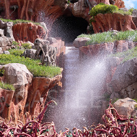 【2026】夏ディズニーの服装！暑さ対策＆持ち物まとめ！熱中症予防と濡れ対策！