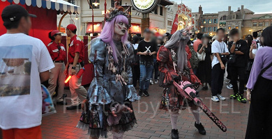 【USJ】雨の日のホラーナイトはどうなる？ストリートゾンビやゾンビ・デ・ダンスは雨でも開催？雨の日ならではの楽しみ方も提案
