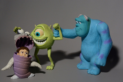 モンスターたちと1人の少女が会社の未来を変えるハートフルストーリー