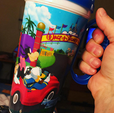 滞在期間中何度でもおかわりができるマグ(ホット・アイス対応)