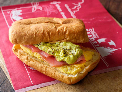 【店舗オープン～10:30まで販売】ホットデニッシュサンド（エッグ、生ハム、アボカド）