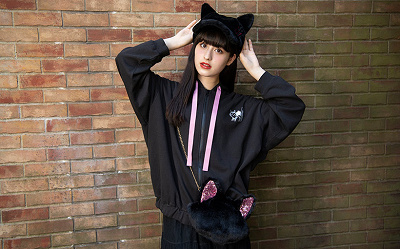 キャップ2,800円/パーカー(レディースS/M) 各4,900円/ポシェット 2,000円