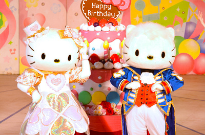 おめかししたキティとダニエルとお誕生日をお祝い