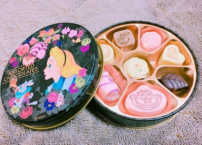 ディズニーストア】『ふしぎの国のアリス』70周年を記念したグッズ