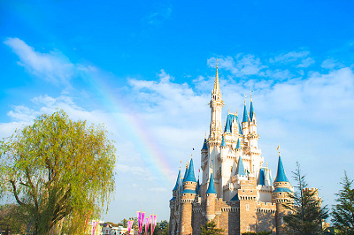 シンデレラ城と虹が架かった空