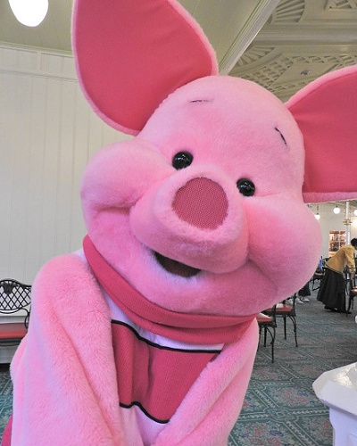 ピグレット】のプロフィール！性別やディズニー会える場所は？プーさん