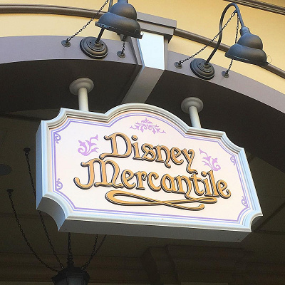 ディズニー・マーカンタイル看板