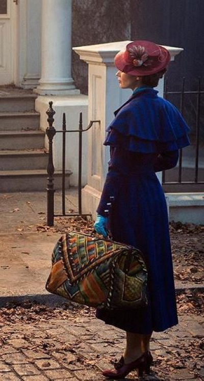 メリー・ポピンズ役のエミリー・ブラント