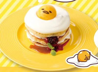 フルーツいっぱいぐで目玉焼きパンケーキ