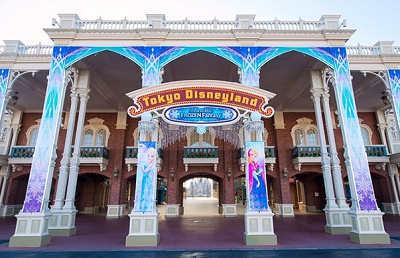 ワールドバザールのエントランスもアナ雪に