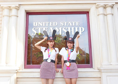 ギンガムチェック×白Tシャツの双子コーデ