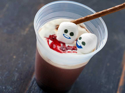 ホットチョコレート（リンゴンベリー＆ホイップ）