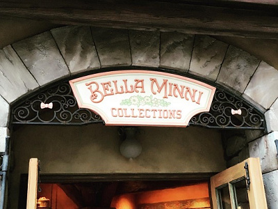 ミニーがいっぱいのかわいいショップです♡