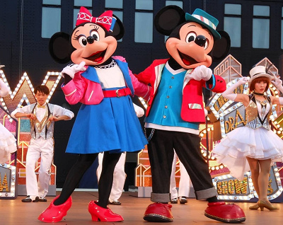 待ち合わせしたミニーがなかなか来なくて、いじけるミッキーにきゅん♪