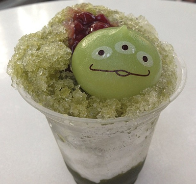 リトル・グリーンメンのまんじゅうやお菓子なども人気に