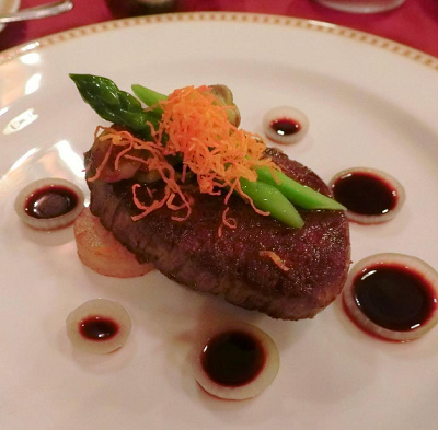 マゼラン(牛フィレ肉のポワレ、赤ワインソース)¥7,710