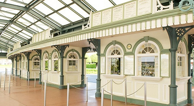 メインエントランス・インフォメーション&チケットブース