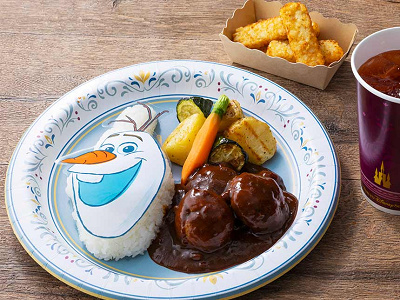 ブラウンソースのミートボールライス（ニンジン、ポテト、ズッキーニ）