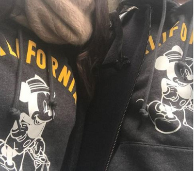 ミッキーパーカーコーデ