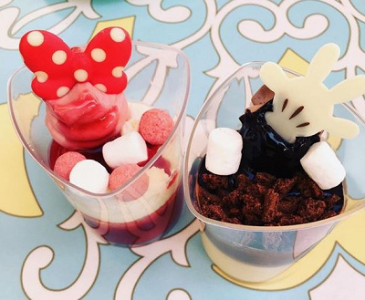 ミッキーマウス・ヴェリーヌ(右)